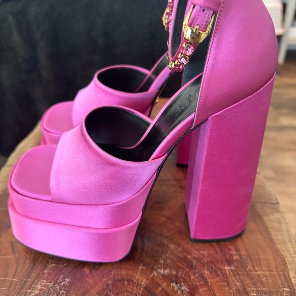 Versace Aevitas Medusa sandal size 36.5 - Picture 4 of 9